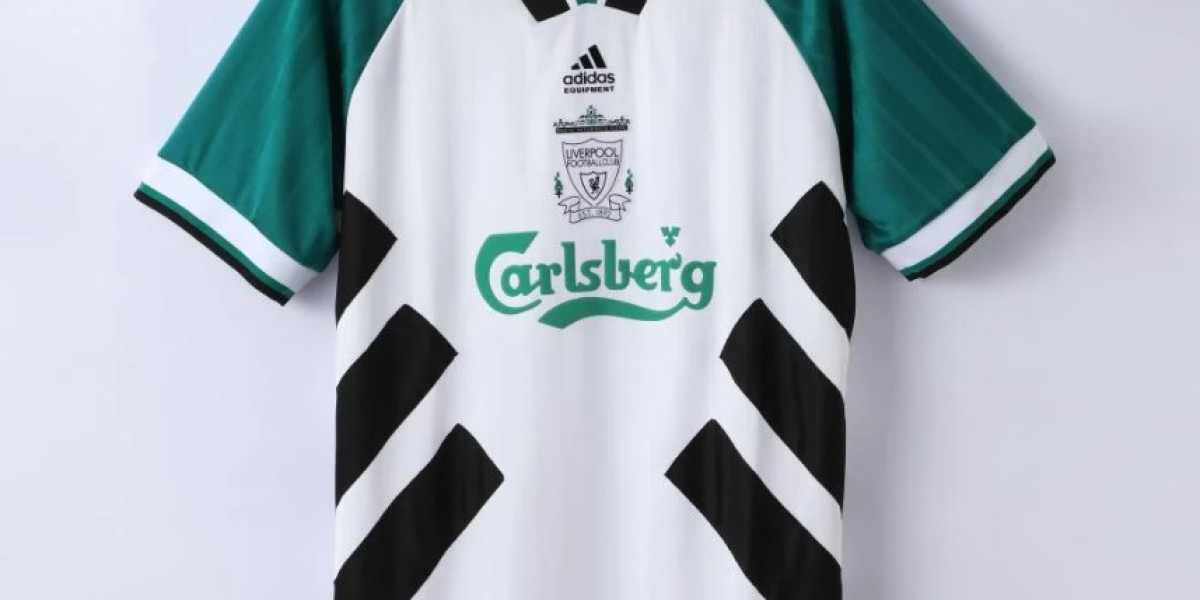 تيشرت ليفربول الأصلي من Sport Touch – امتلكه قبل نفاد الكمية!