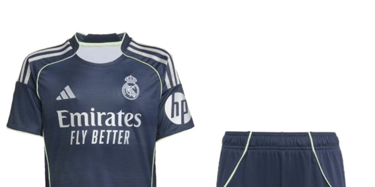 احصل على أفضل تجربة كرة القدم مع تيشيرت ريال مدريد من Sport Touch