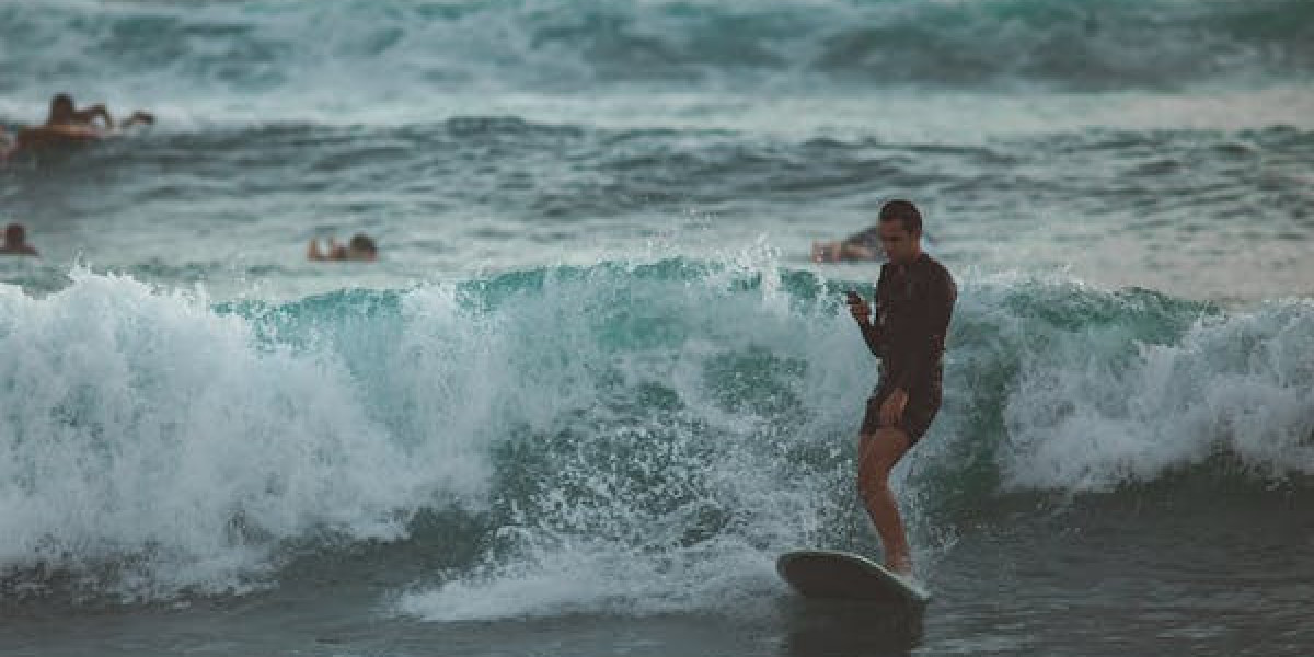 Starting a Men’s Swimwear Brand? 3 Must-Have Elements for Beach Shorts