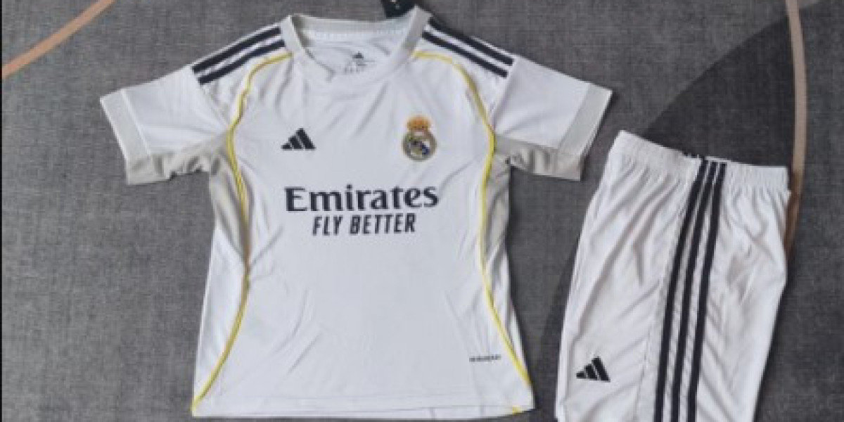 طقم ريال مدريد الأصلي من Sport Touch – تألق بروح البطل الآن!