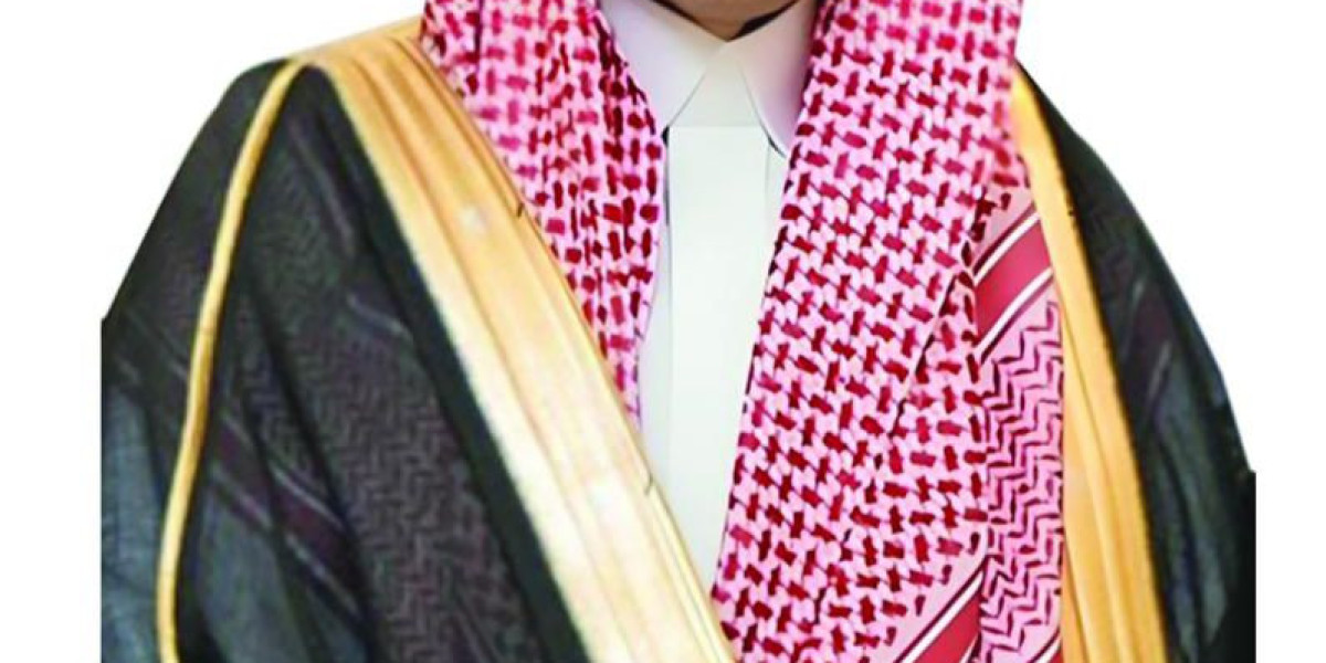 من هو المستشار فيصل المطيري؟