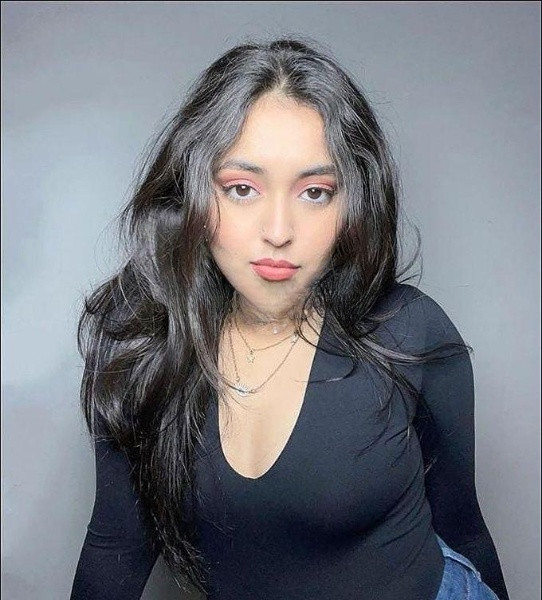 Anika Saxena Profile Picture