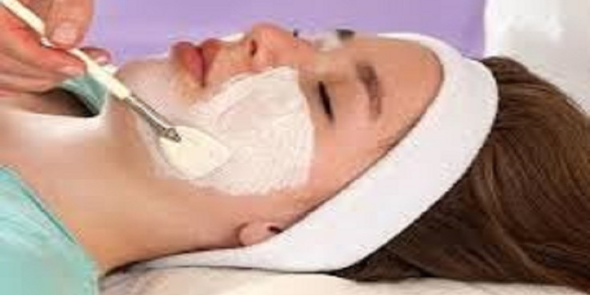 التقشير الكيميائي مقابل التقشير الطبيعي بالفاكهة: مقارنة شاملة