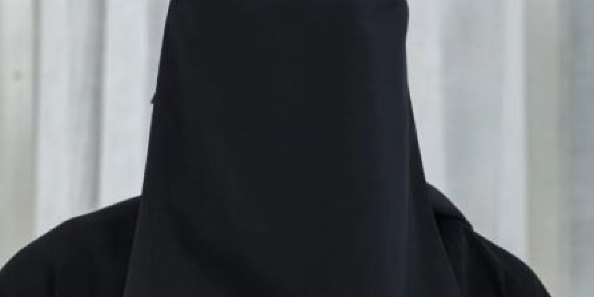 عبايات ملونة ونقاب سعودي من ريفال – لمسة أناقة تليق بكِ