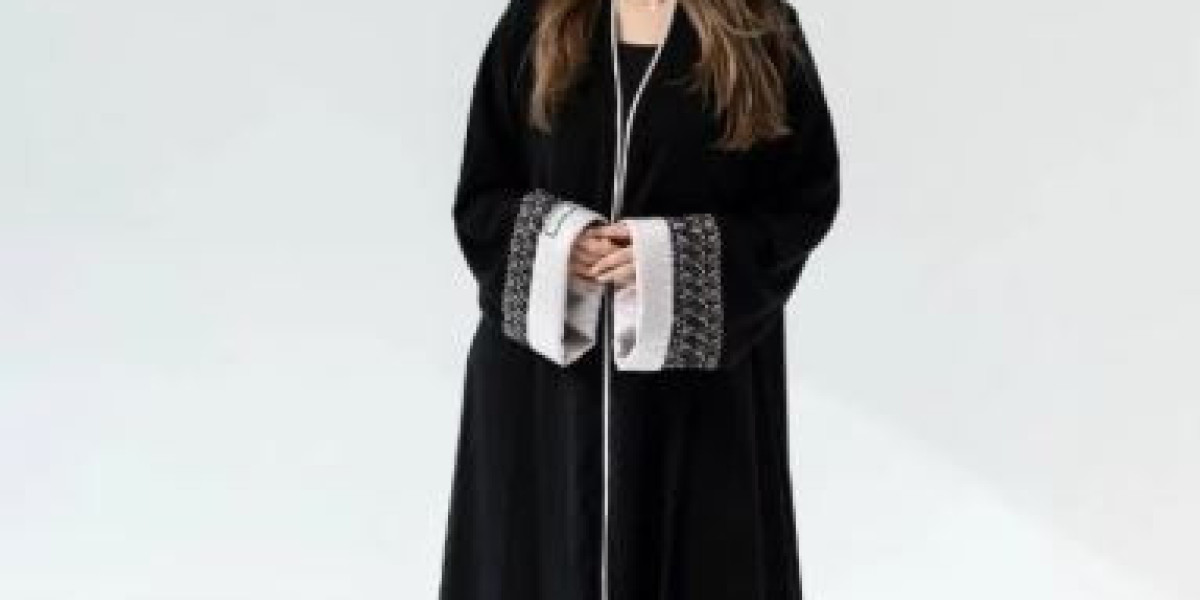 تدفق الأنوثة الساحر وسحر اللحظات الاستثنائية: عبايات كلوش وعبايات مناسبات برؤية الفيروز الفاخرة!