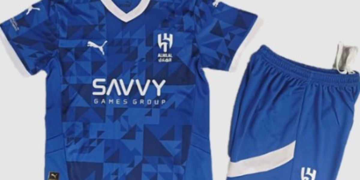 اكتشف القوة والأناقة مع تيشيرت الهلال الاسود من Sport Touch