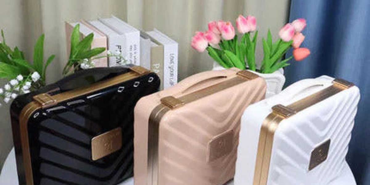 Top 10 Makeup Suitcase Travel Essentials: Best Makeup Storage Box & Makeup Case Ideas in the UK
