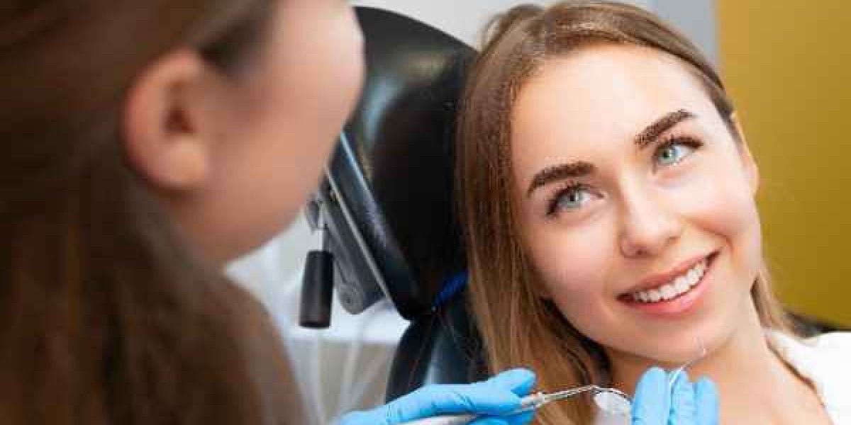 Clear Invisalign Treatment for a Naturally Straight Smile