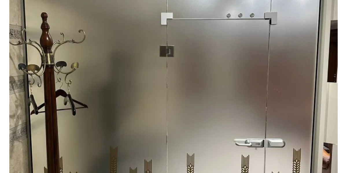 Світло, простір і стиль: як скляні перегородки перетворюють інтер’єр